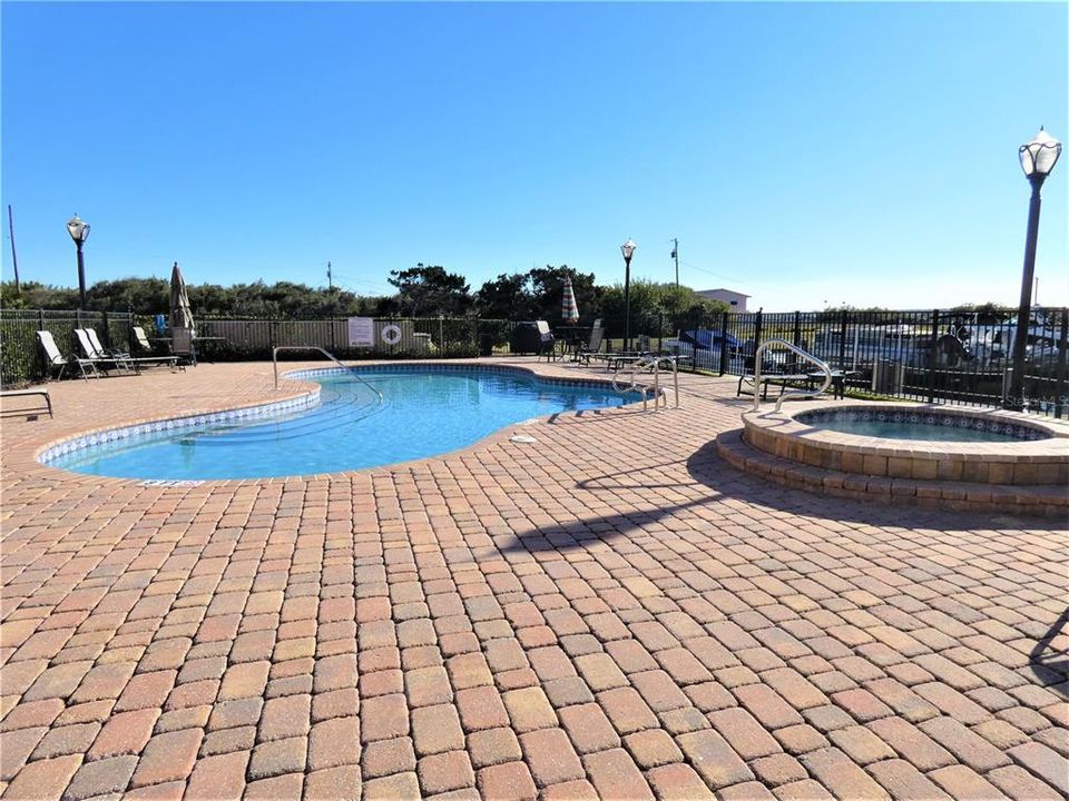 LARGE POOL AND SPA OVERLOOKS MARINA AND INTERCOASTAL