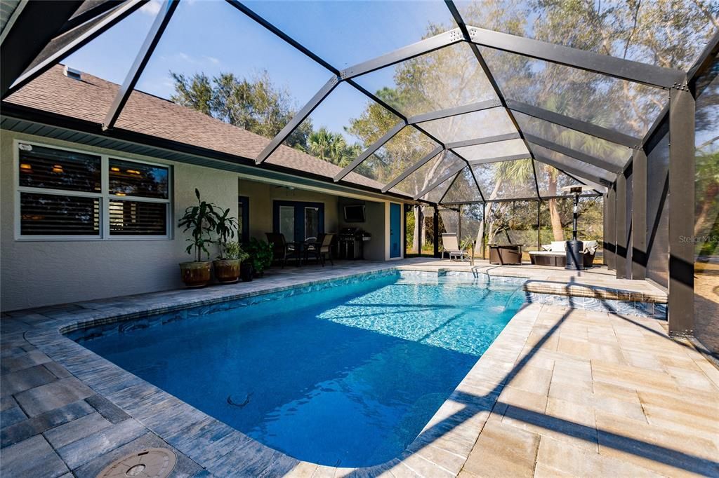 Recently Sold: $650,000 (3 beds, 2 baths, 2367 Square Feet)