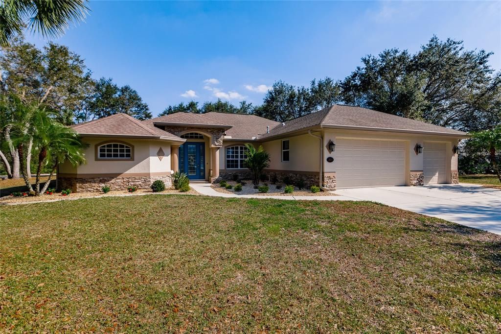 Recently Sold: $650,000 (3 beds, 2 baths, 2367 Square Feet)