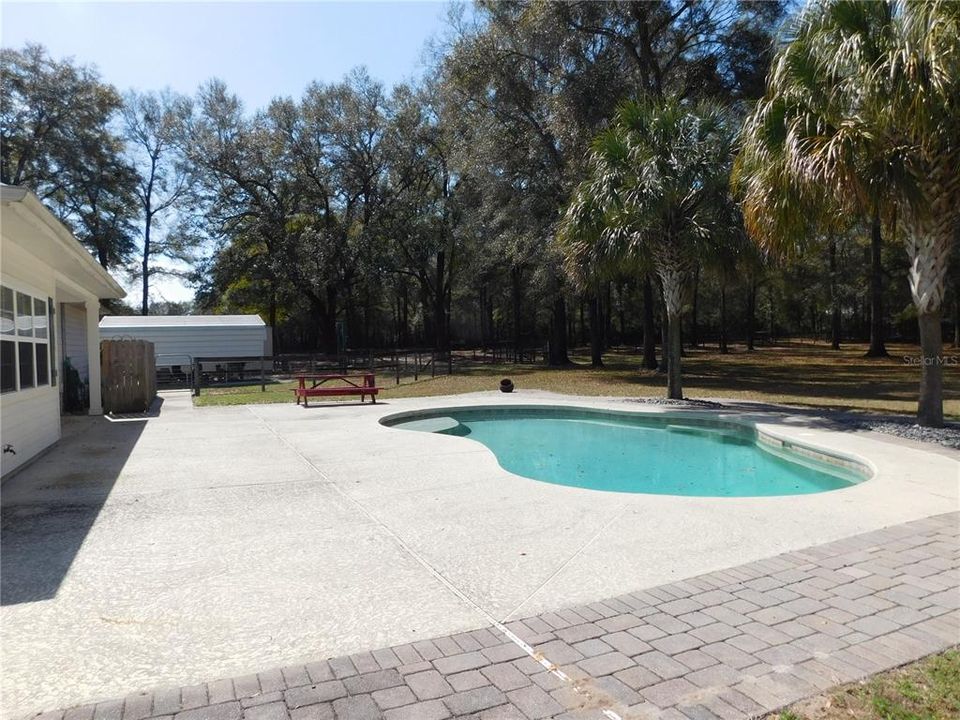 Recently Sold: $465,000 (4 beds, 2 baths, 2516 Square Feet)