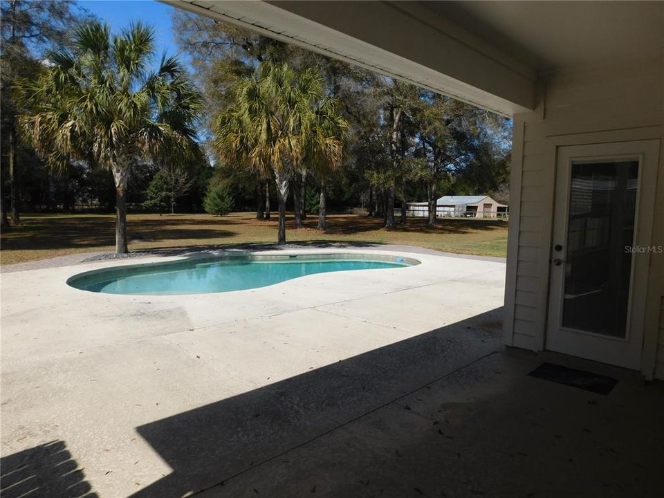 Recently Sold: $465,000 (4 beds, 2 baths, 2516 Square Feet)
