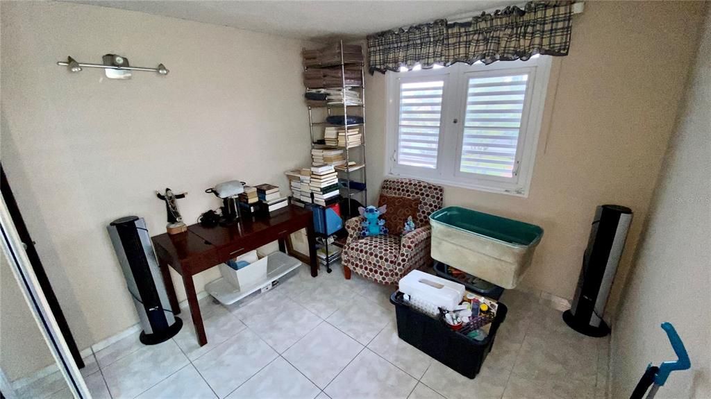 Vendido Recientemente: $585,000 (6 camas, 3 baños, 3173 Pies cuadrados)