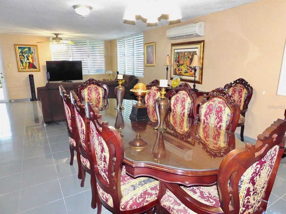 Vendido Recientemente: $585,000 (6 camas, 3 baños, 3173 Pies cuadrados)