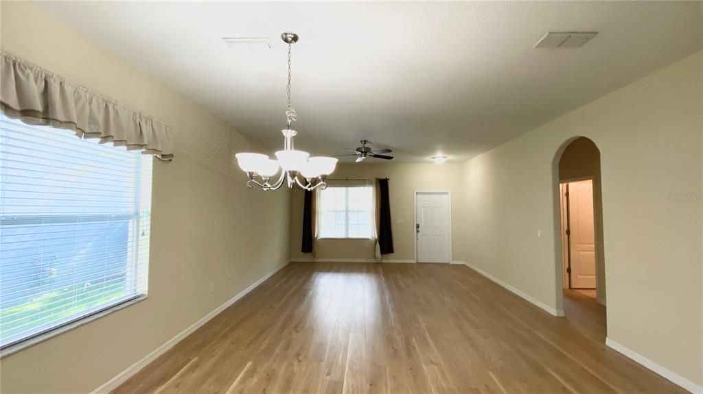 Recently Sold: $420,000 (3 beds, 2 baths, 1704 Square Feet)