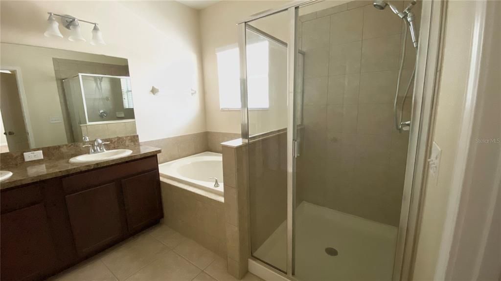 Недавно продано: $420,000 (3 спален, 2 ванн, 1704 Квадратных фут)
