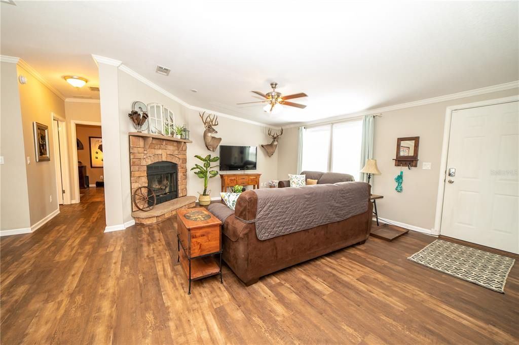 Recently Sold: $375,000 (3 beds, 2 baths, 1860 Square Feet)