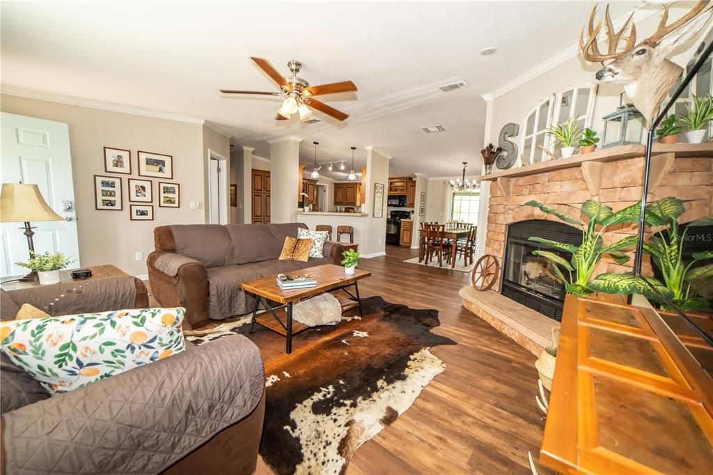 Recently Sold: $375,000 (3 beds, 2 baths, 1860 Square Feet)