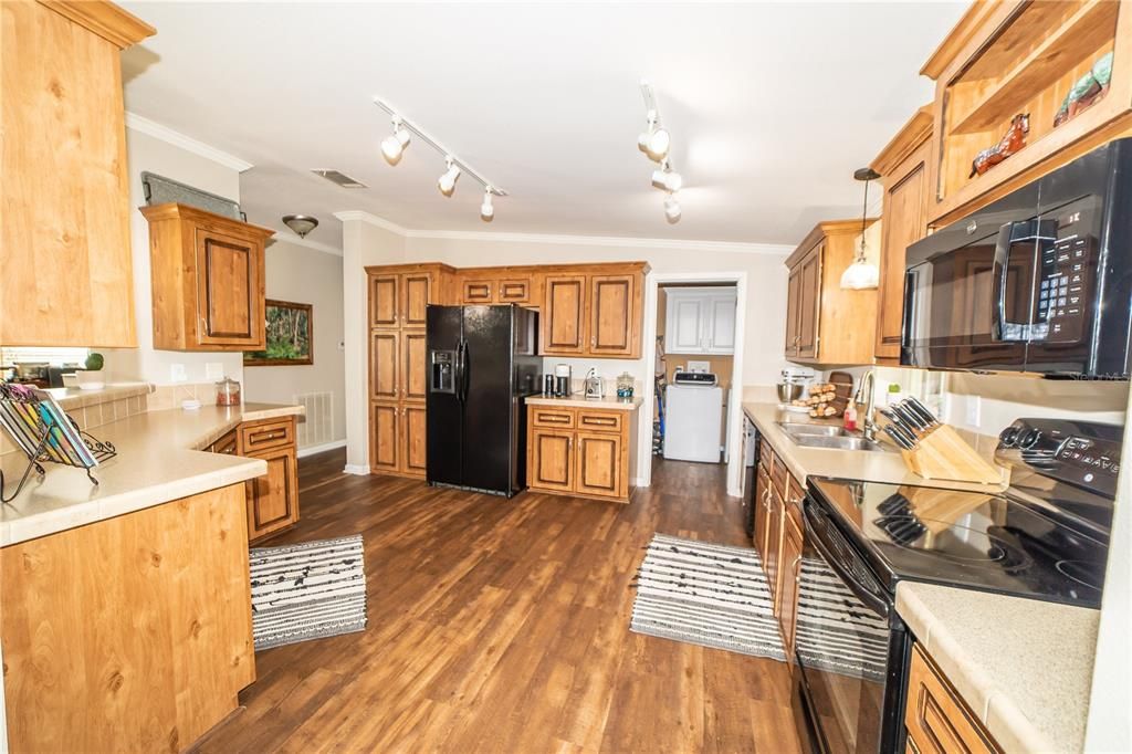 Recently Sold: $375,000 (3 beds, 2 baths, 1860 Square Feet)