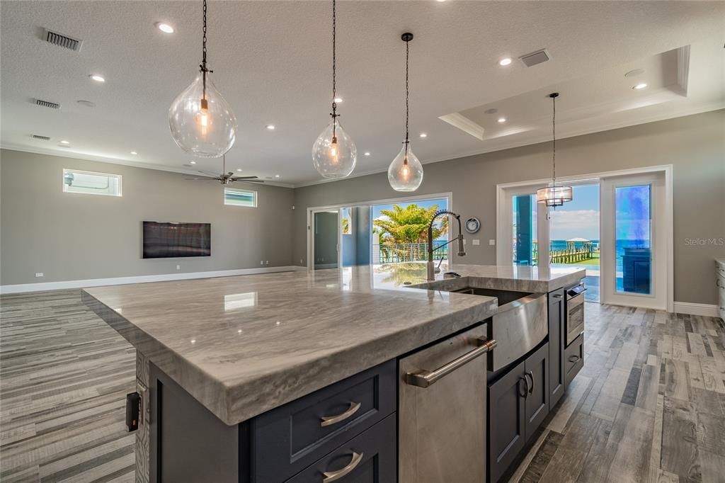 Recently Sold: $2,499,000 (5 beds, 4 baths, 4296 Square Feet)