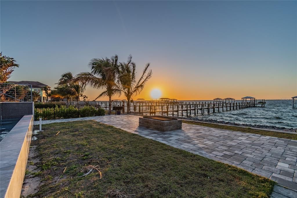 Recently Sold: $2,499,000 (5 beds, 4 baths, 4296 Square Feet)