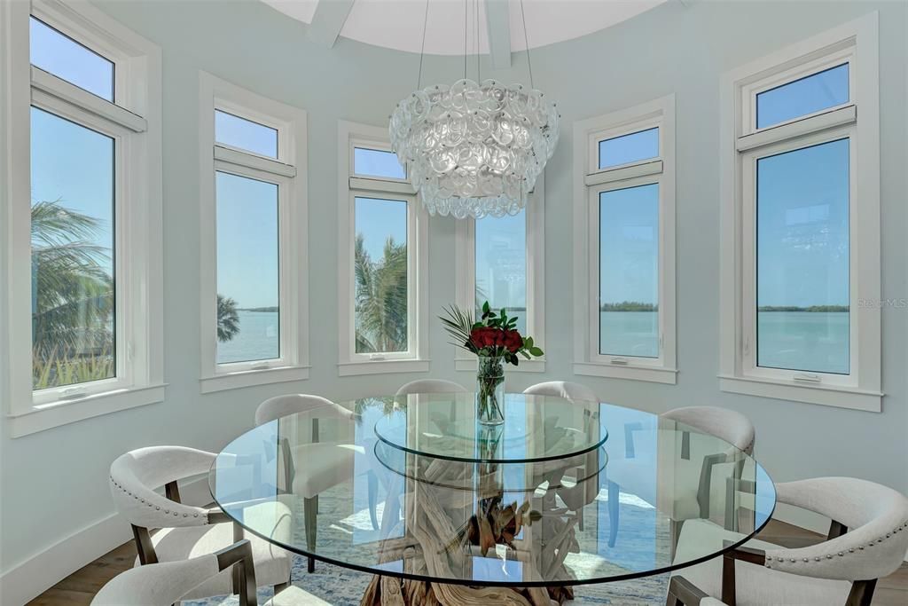 FORMAL DINNING ROOM