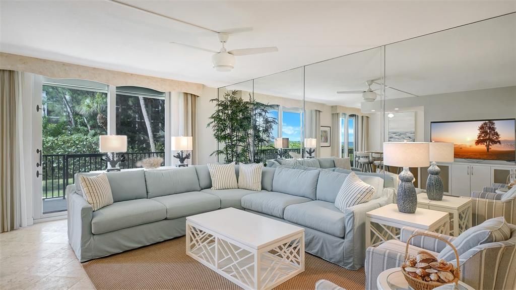 Recently Sold: $1,295,000 (2 beds, 2 baths, 1551 Square Feet)