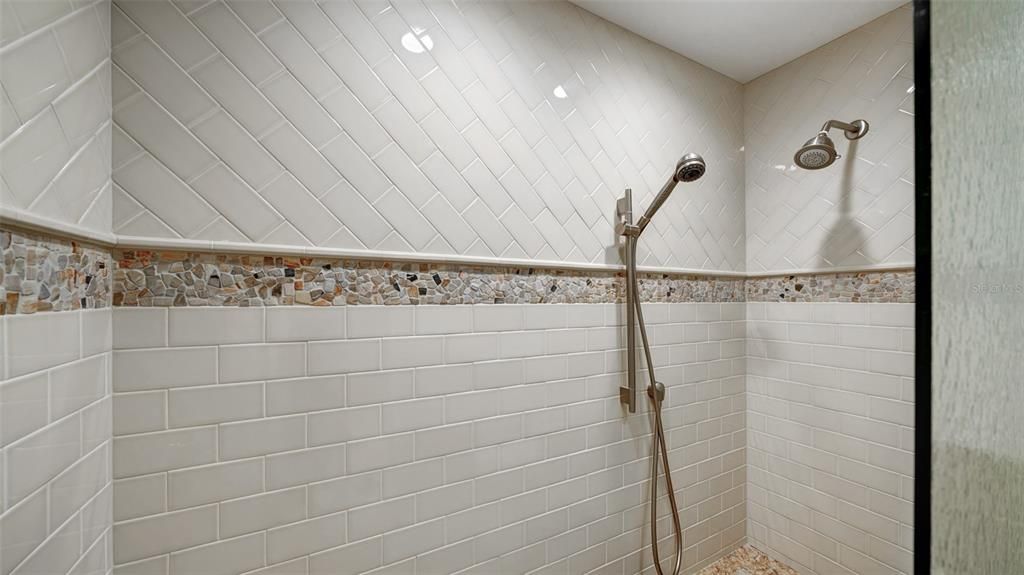 最近售出: $1,295,000 (2 贝兹, 2 浴室, 1551 平方英尺)