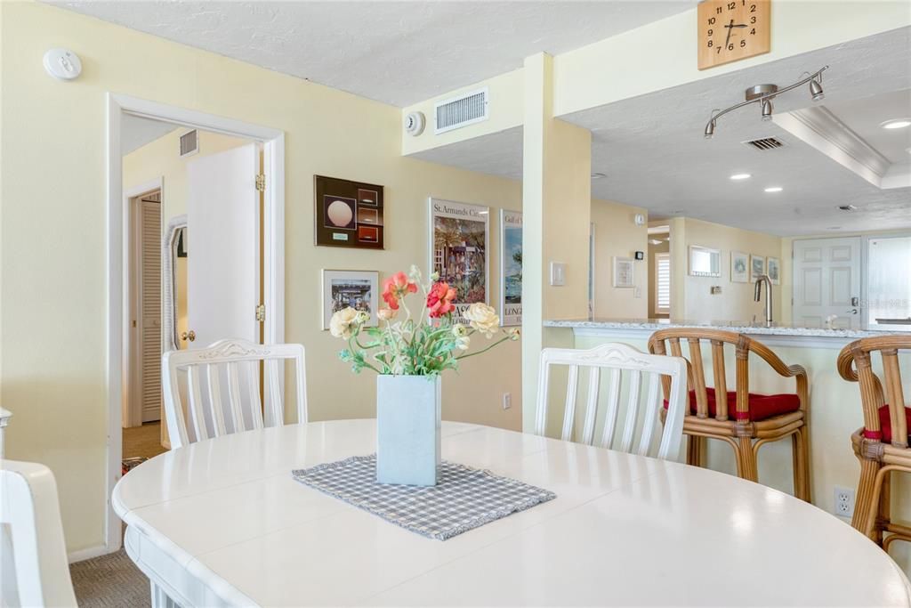 Recently Sold: $995,000 (2 beds, 2 baths, 1179 Square Feet)