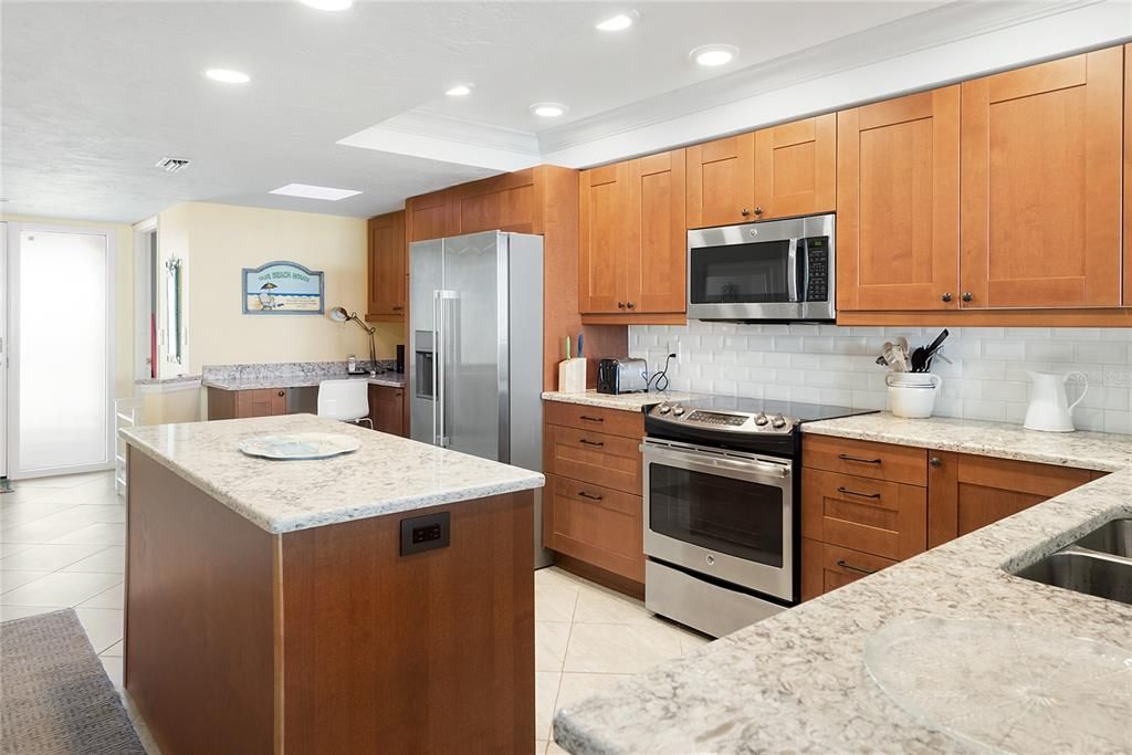 Recently Sold: $995,000 (2 beds, 2 baths, 1179 Square Feet)