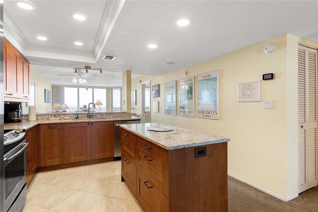 Recently Sold: $995,000 (2 beds, 2 baths, 1179 Square Feet)