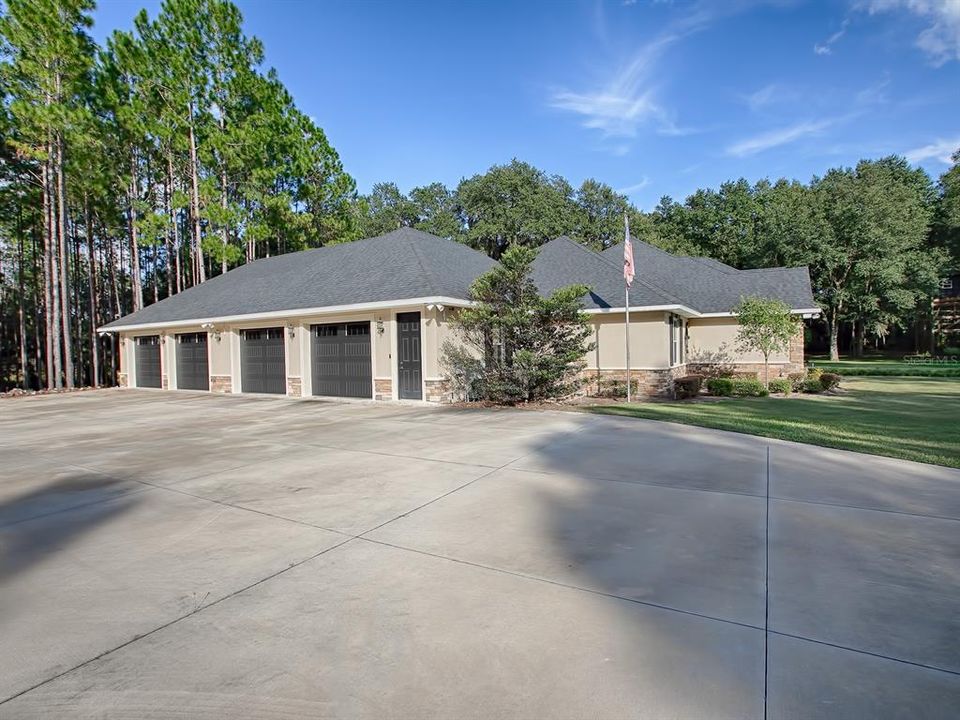 EVEN MORE PARKING SPACE AND STORAGE SPACE BUILT RIGHT INTO THE HOME ITSELF!