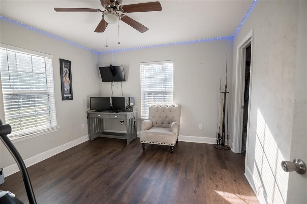 Recently Sold: $330,000 (3 beds, 2 baths, 1560 Square Feet)