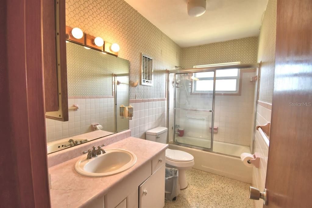 最近售出: $139,000 (2 贝兹, 2 浴室, 1225 平方英尺)