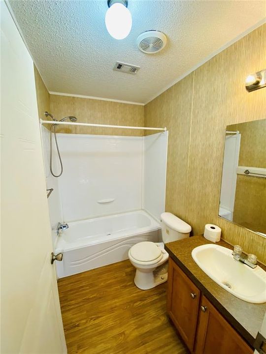最近售出: $154,900 (3 贝兹, 2 浴室, 1040 平方英尺)