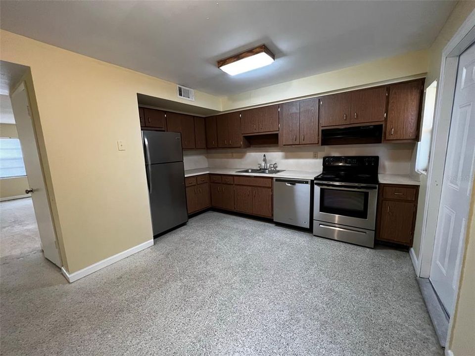 Recently Rented: $1,500 (2 beds, 1 baths, 1000 Square Feet)