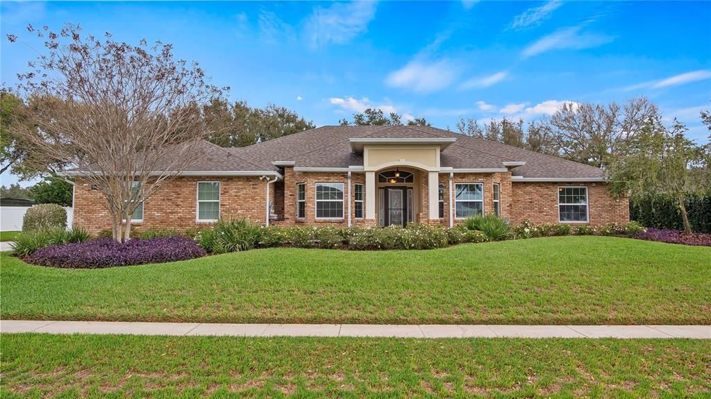 Recently Sold: $569,900 (4 beds, 3 baths, 2481 Square Feet)
