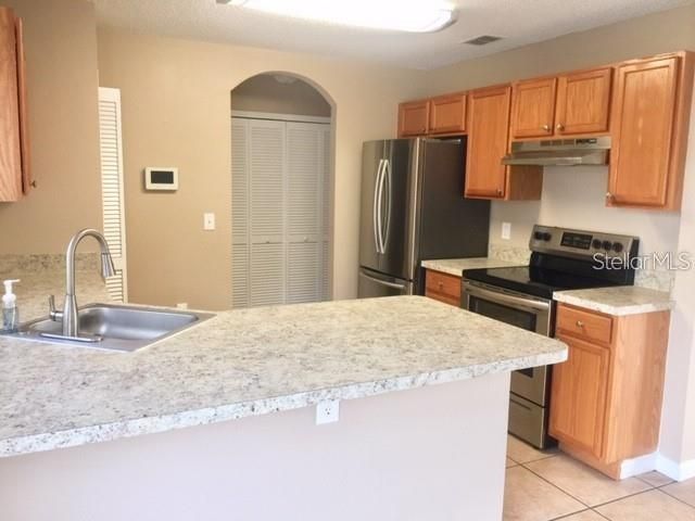 Recently Rented: $1,950 (3 beds, 2 baths, 1479 Square Feet)