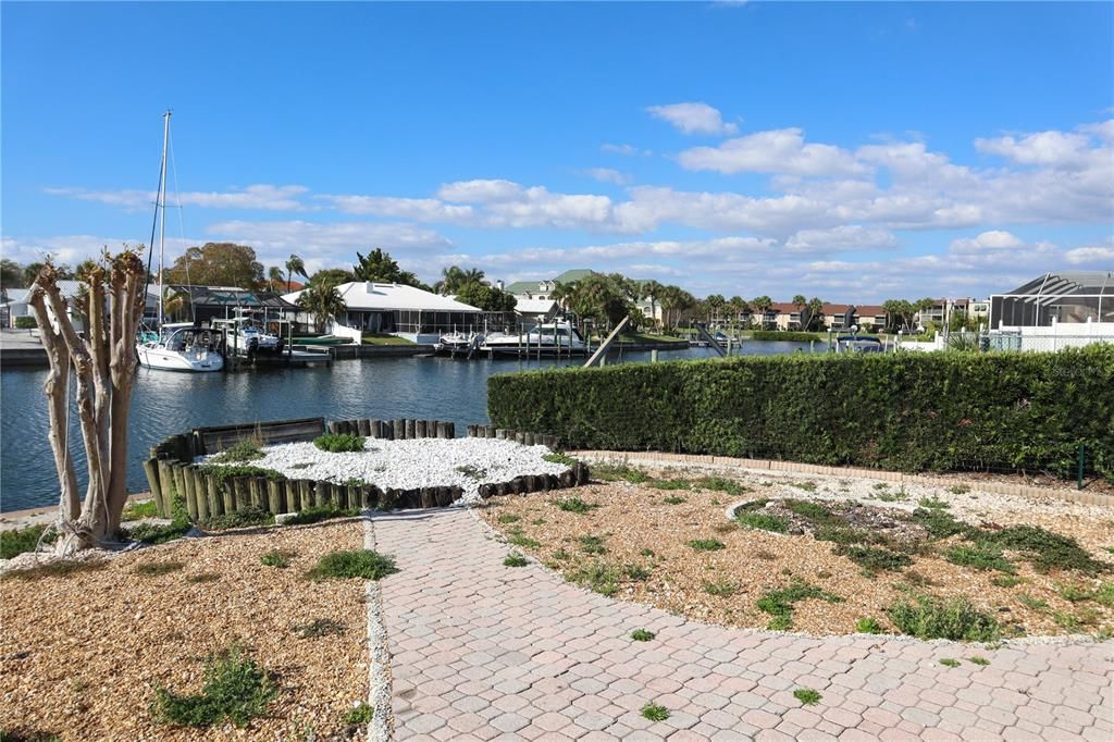 Recently Sold: $750,000 (3 beds, 2 baths, 1971 Square Feet)