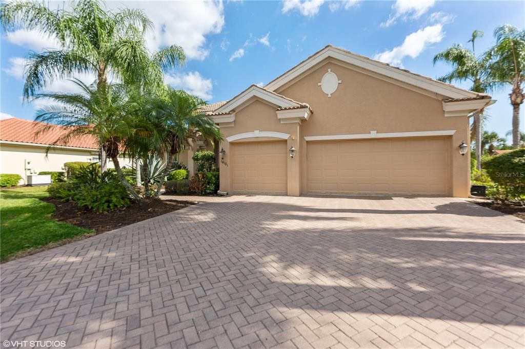 Recently Sold: $775,500 (3 beds, 3 baths, 2434 Square Feet)