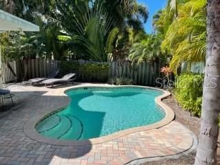Recently Sold: $1,290,000 (3 beds, 2 baths, 1721 Square Feet)