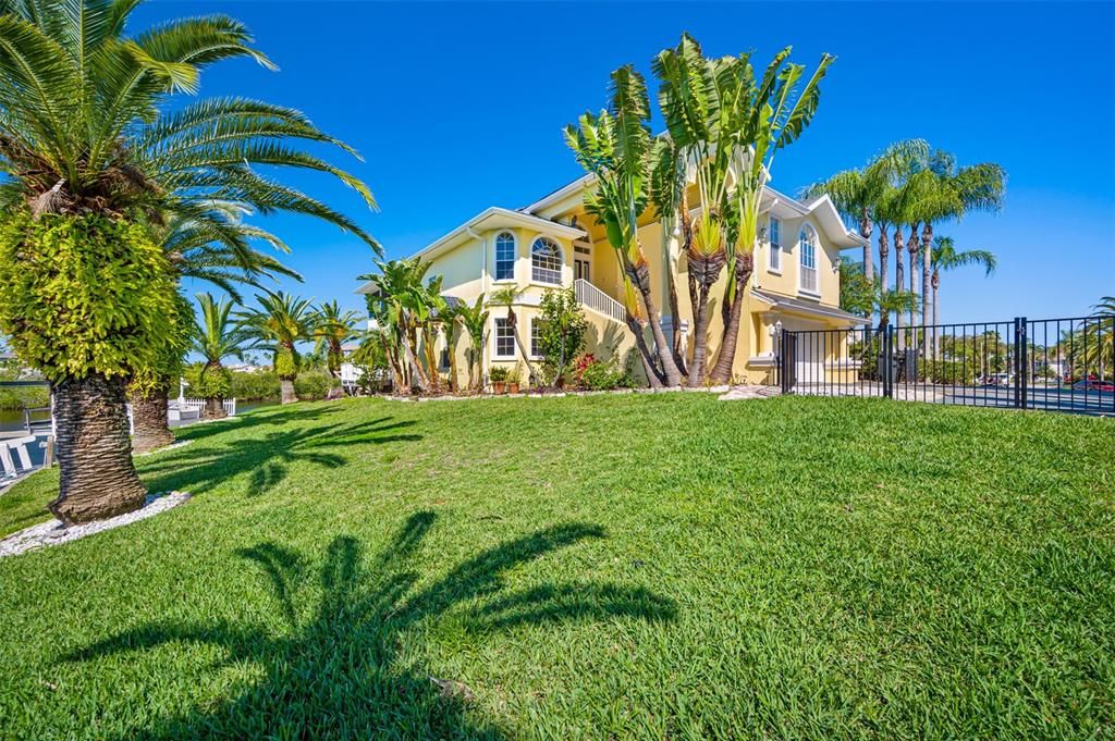 Recently Sold: $1,250,000 (5 beds, 4 baths, 4042 Square Feet)