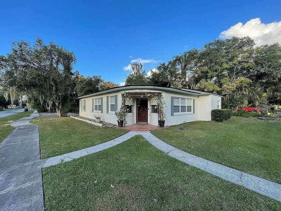 Recently Sold: $275,000 (3 beds, 2 baths, 1254 Square Feet)