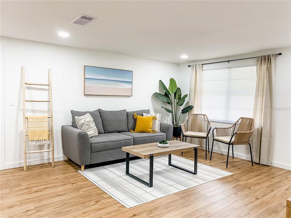 Recently Sold: $300,000 (2 beds, 1 baths, 801 Square Feet)