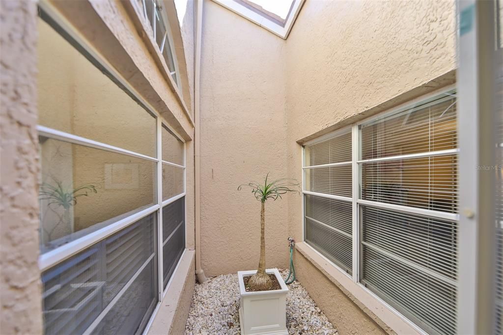 Recently Sold: $415,000 (2 beds, 2 baths, 1659 Square Feet)
