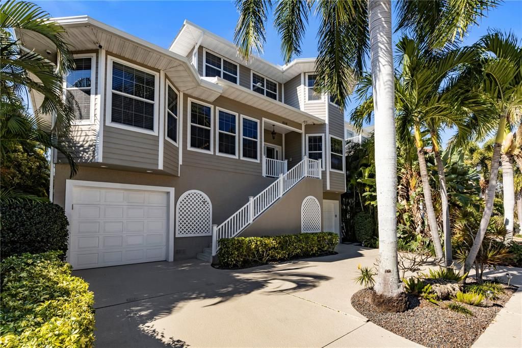 Recently Sold: $1,575,000 (3 beds, 3 baths, 3293 Square Feet)