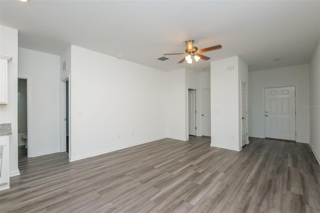 Recently Rented: $2,075 (3 beds, 2 baths, 1372 Square Feet)