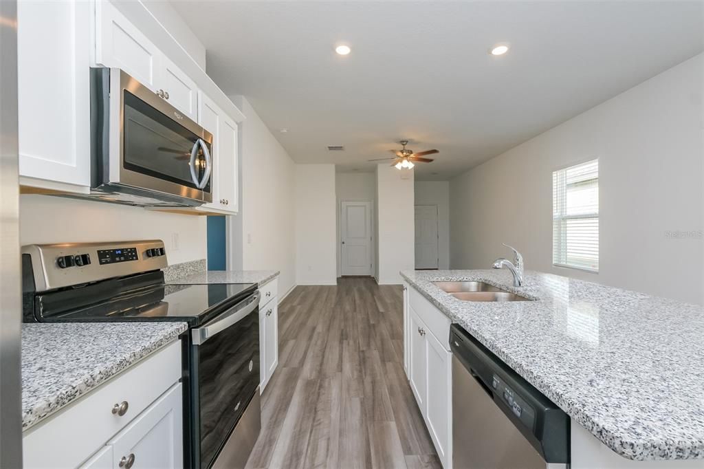 Recently Rented: $2,075 (3 beds, 2 baths, 1372 Square Feet)