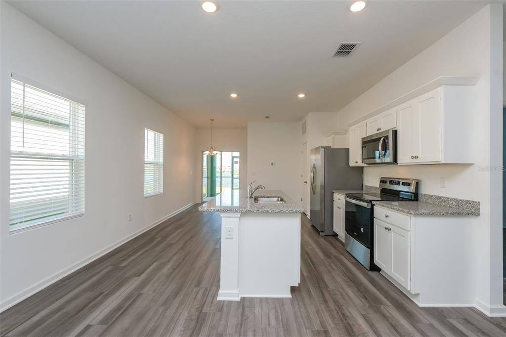 Recently Rented: $2,075 (3 beds, 2 baths, 1372 Square Feet)