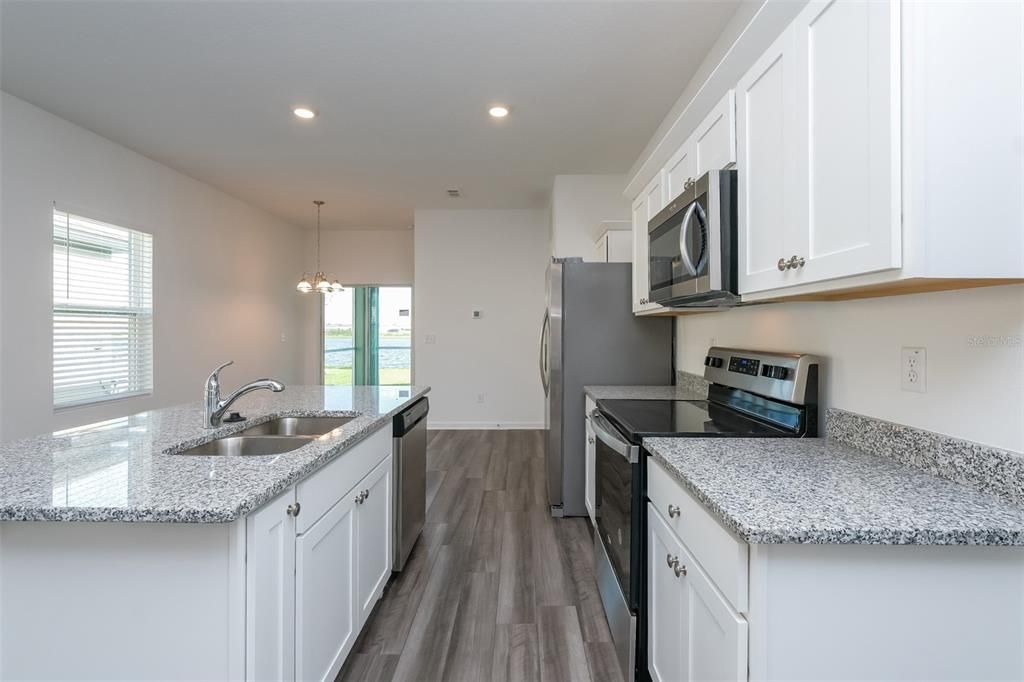 Recently Rented: $2,075 (3 beds, 2 baths, 1372 Square Feet)