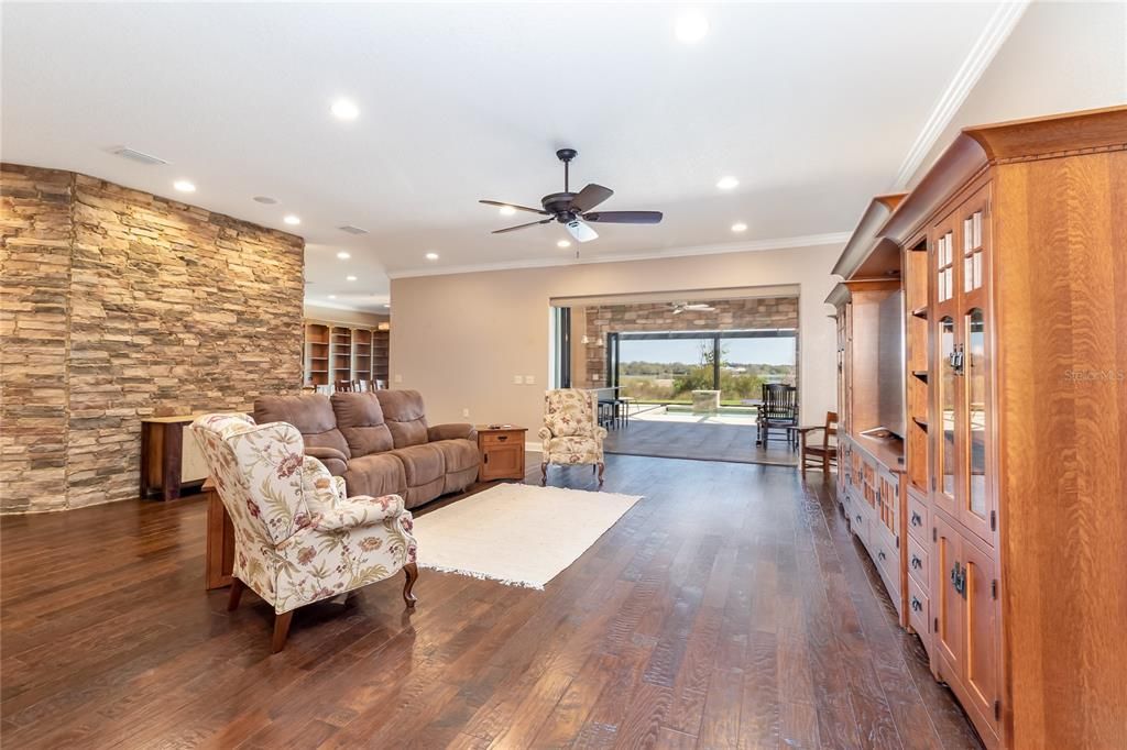 Recently Sold: $1,700,000 (5 beds, 3 baths, 4885 Square Feet)