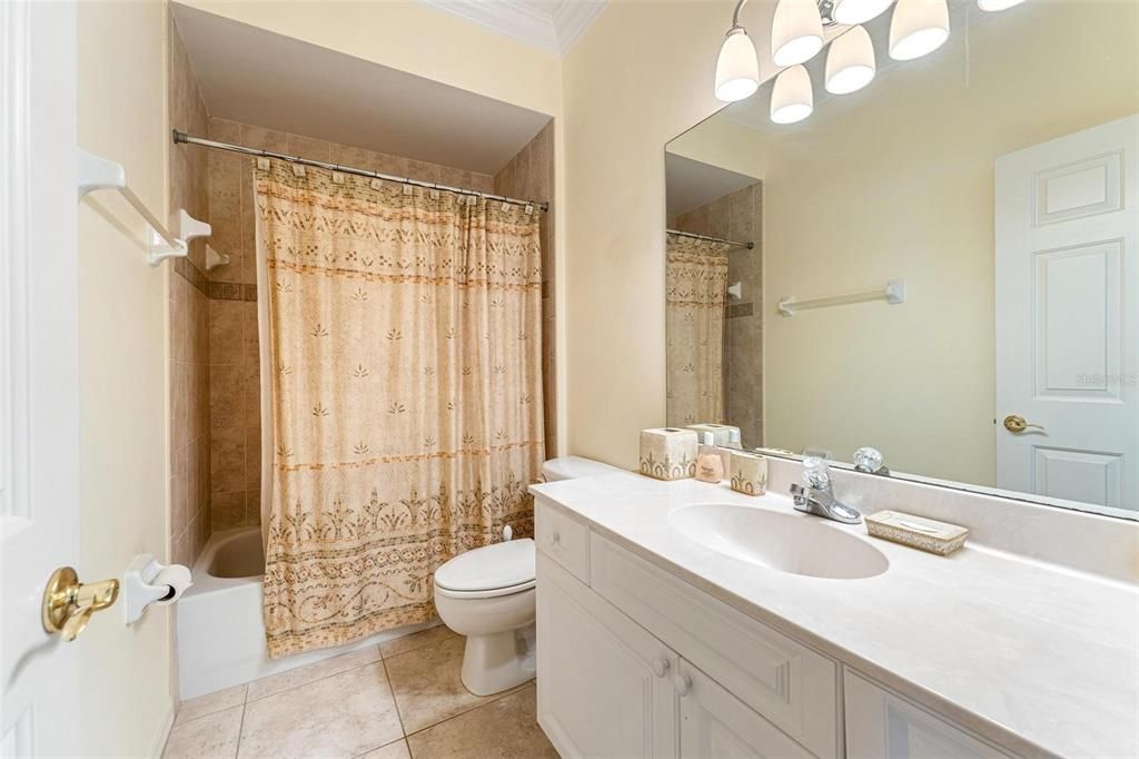 最近售出: $569,000 (4 贝兹, 3 浴室, 2564 平方英尺)