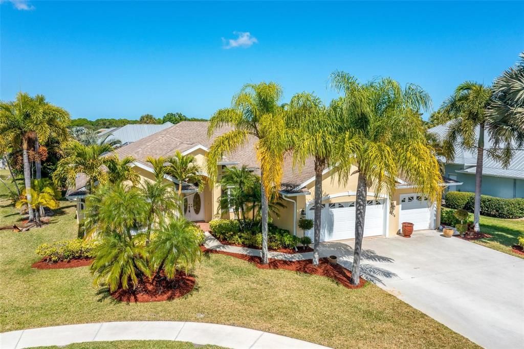 Recently Sold: $569,000 (4 beds, 3 baths, 2564 Square Feet)