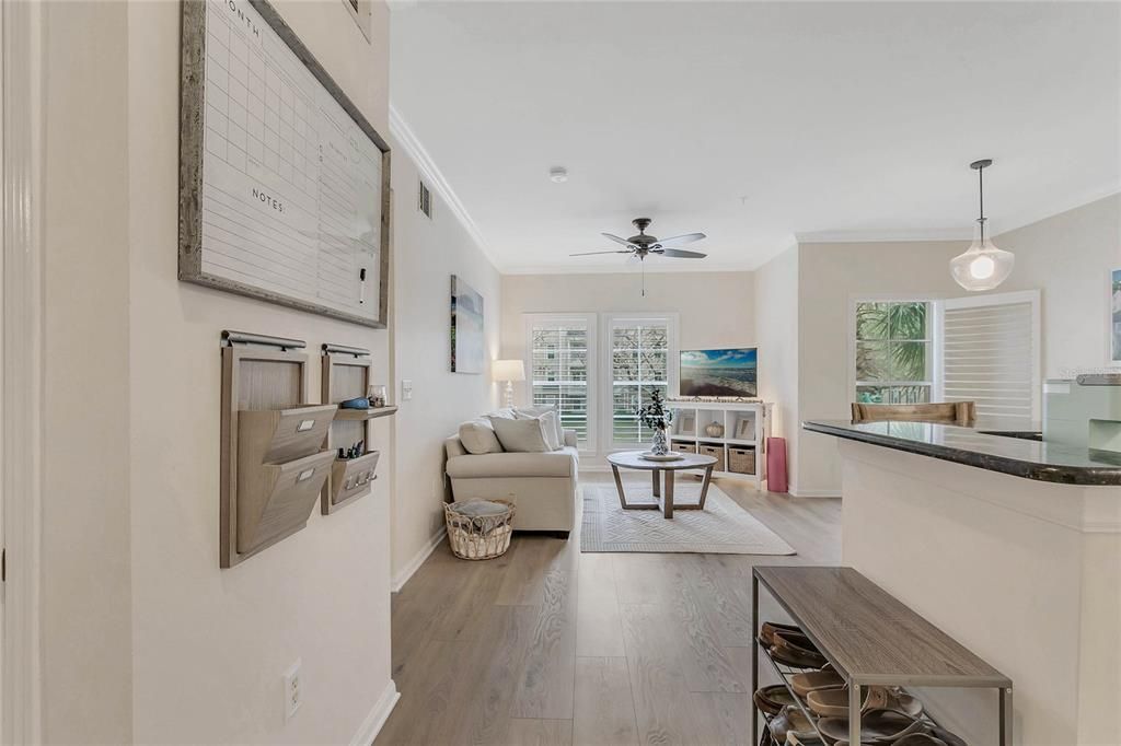 Recently Sold: $298,000 (1 beds, 1 baths, 830 Square Feet)