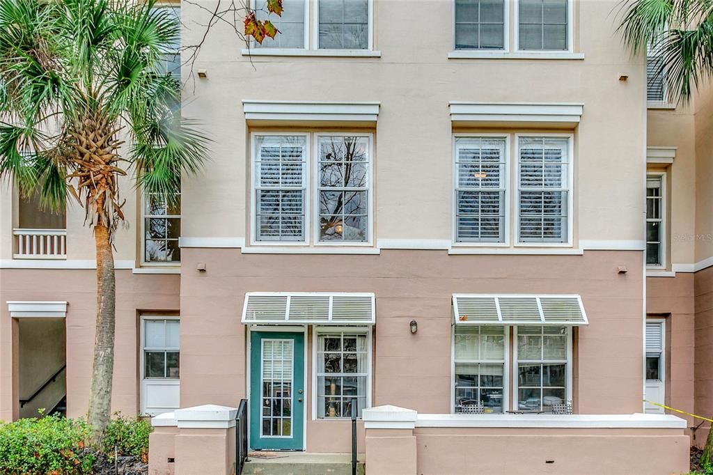 Recently Sold: $298,000 (1 beds, 1 baths, 830 Square Feet)
