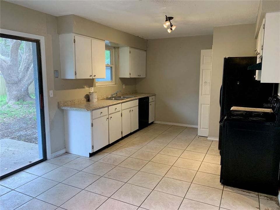 Recently Rented: $1,800 (3 beds, 2 baths, 1483 Square Feet)
