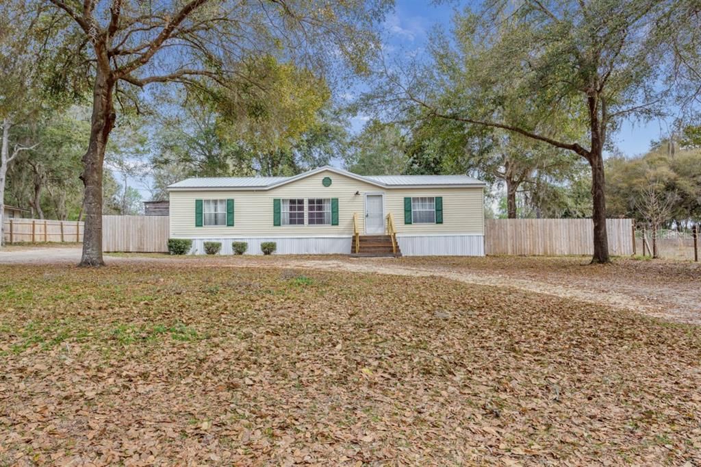 Recently Sold: $160,000 (3 beds, 2 baths, 1404 Square Feet)