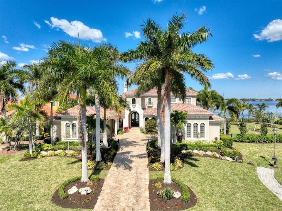 Recently Sold: $4,495,000 (4 beds, 5 baths, 5842 Square Feet)