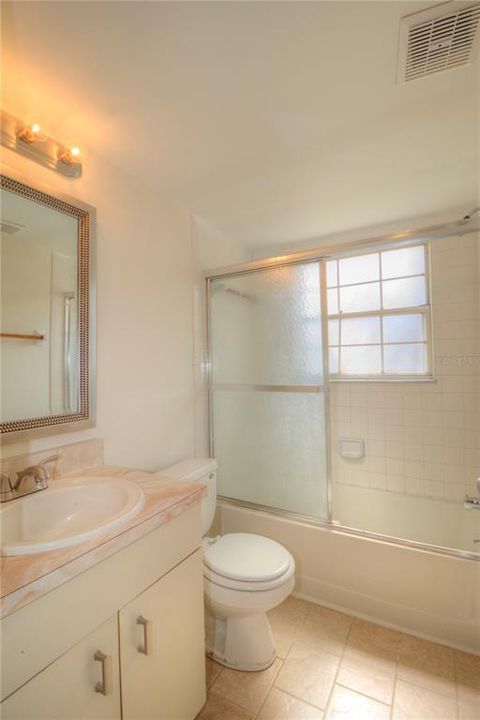 最近售出: $98,777 (2 贝兹, 2 浴室, 885 平方英尺)