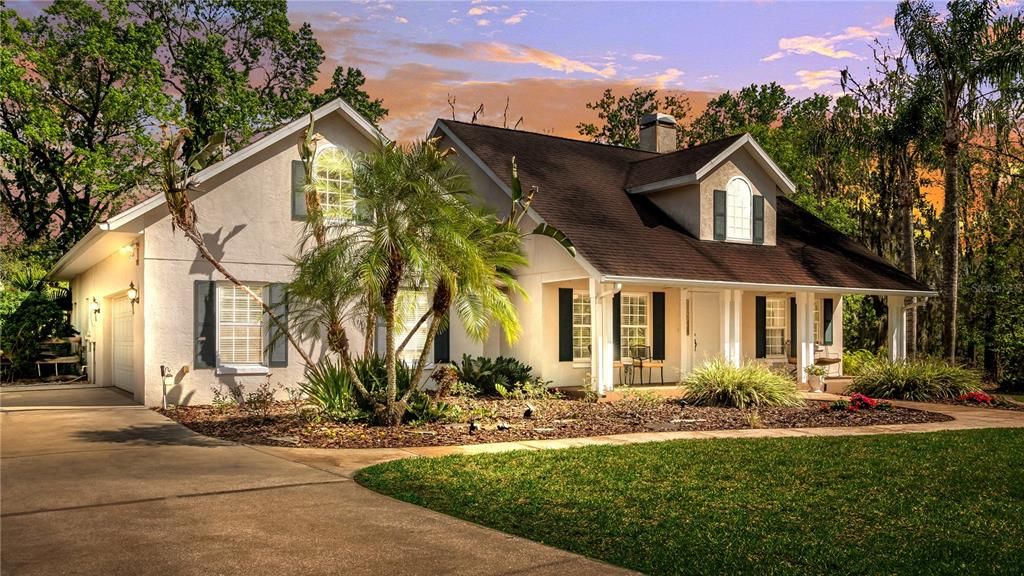 Recently Sold: $650,000 (3 beds, 2 baths, 2605 Square Feet)