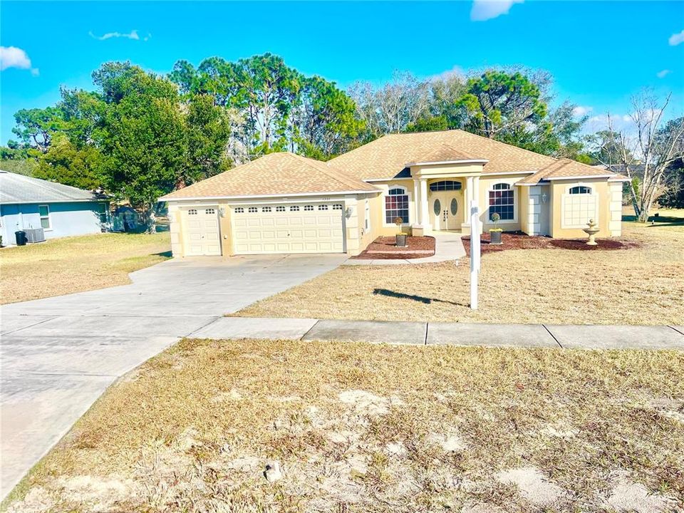 Recently Rented: $2,200 (3 beds, 2 baths, 2292 Square Feet)